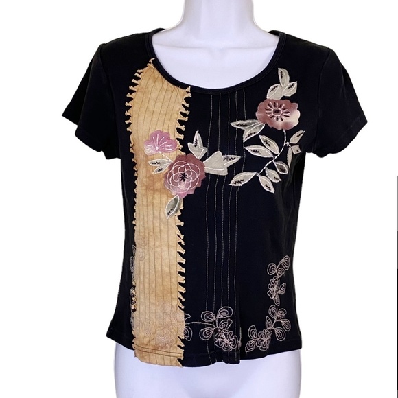 Newport News Black Tee Embroidered Floral  M‎ - Picture 8 of 9